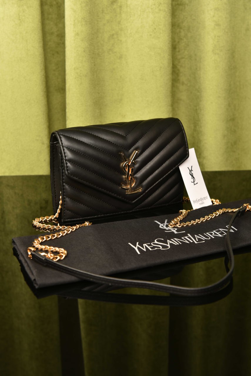 Cassandre Leather Wallet on Chain