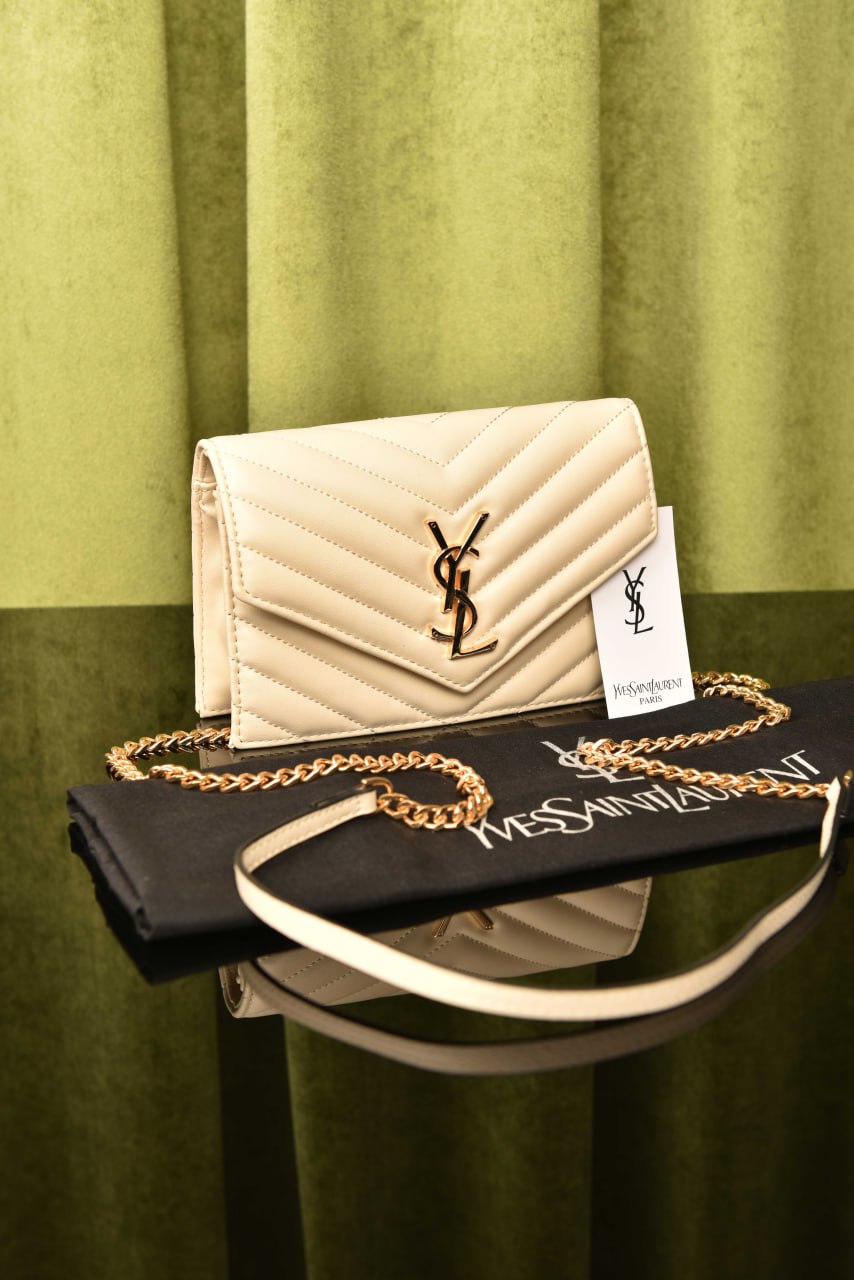 Cassandre Leather Wallet on Chain