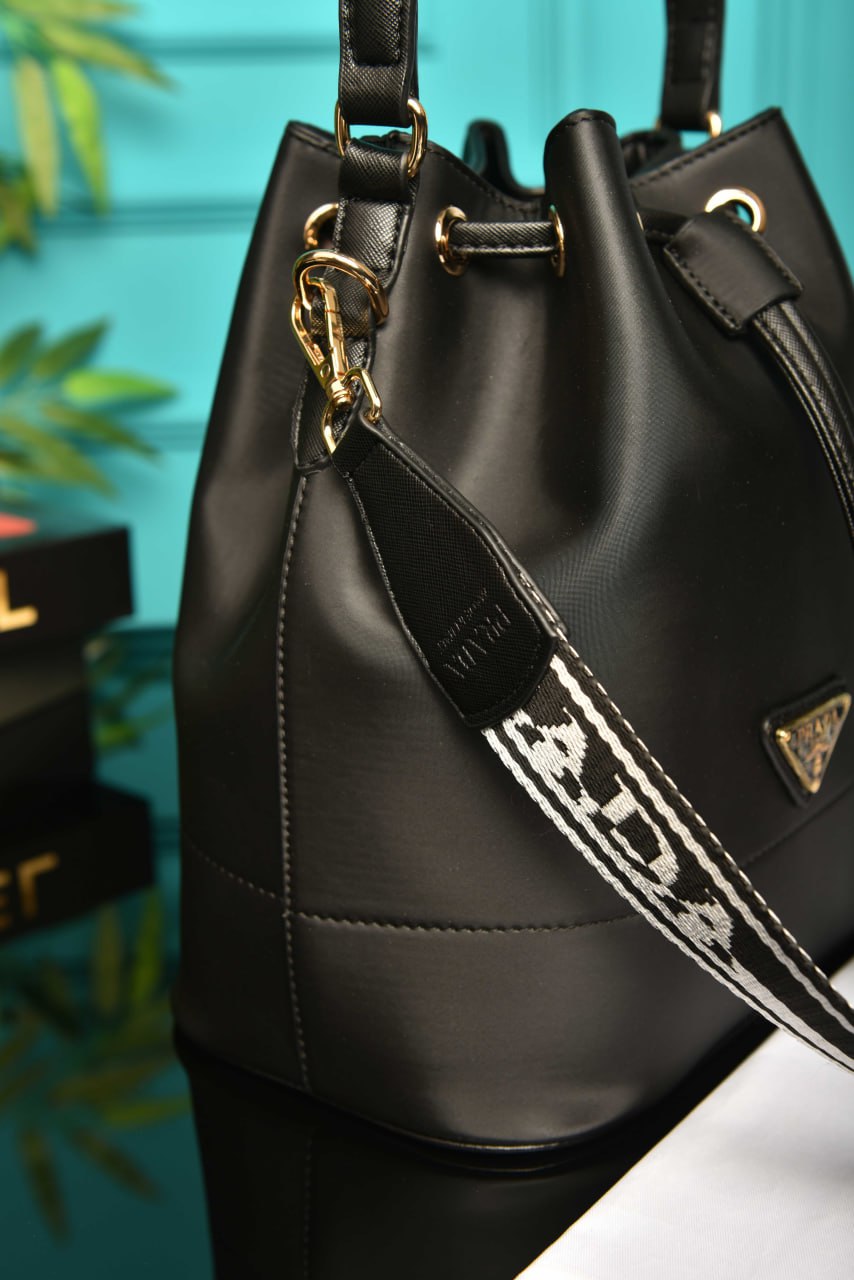 Vitello Daino Bucket  Bag