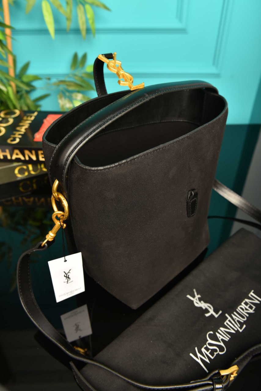 Le 37 in Shiny Suede