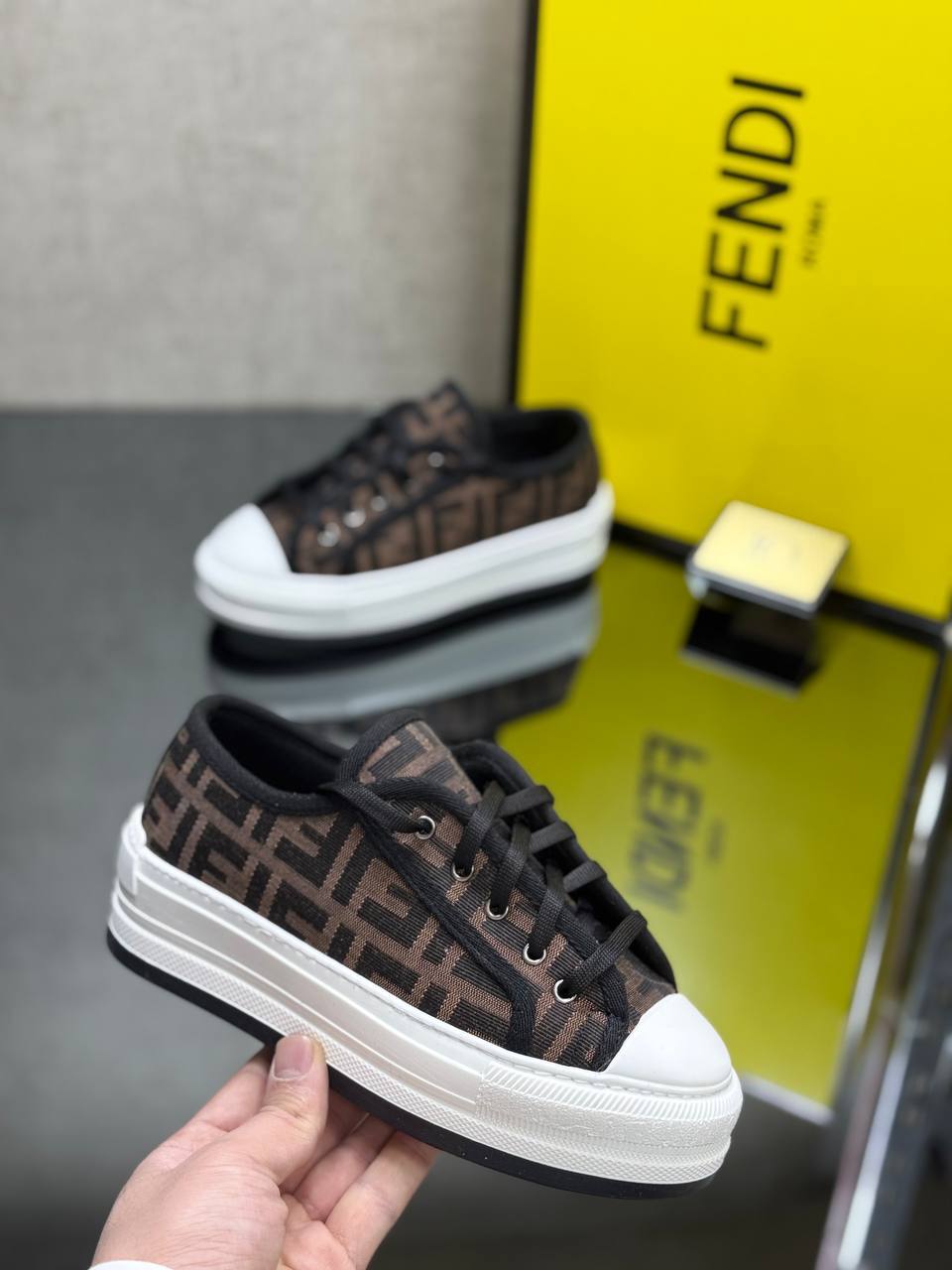 FND1 Sneakers