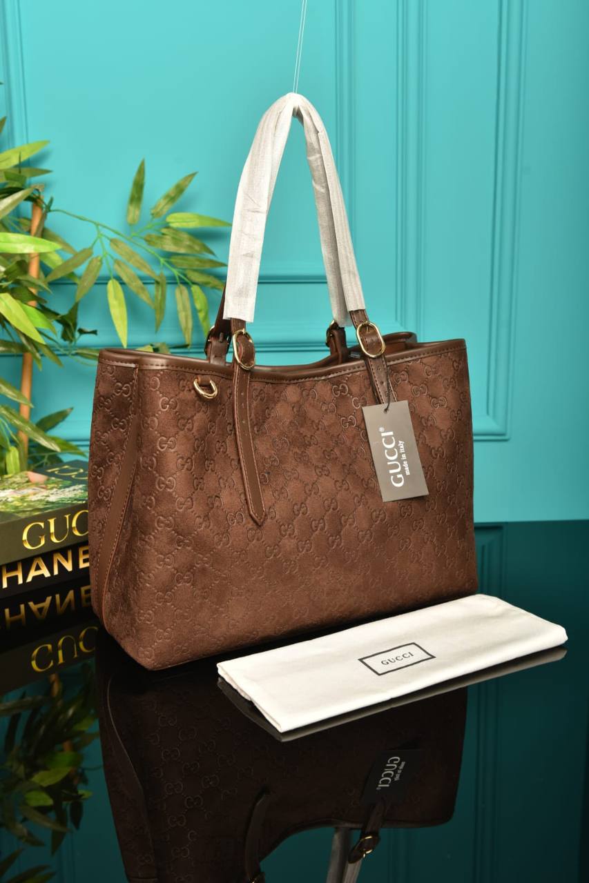 GG Emblem Medium Tote Bag