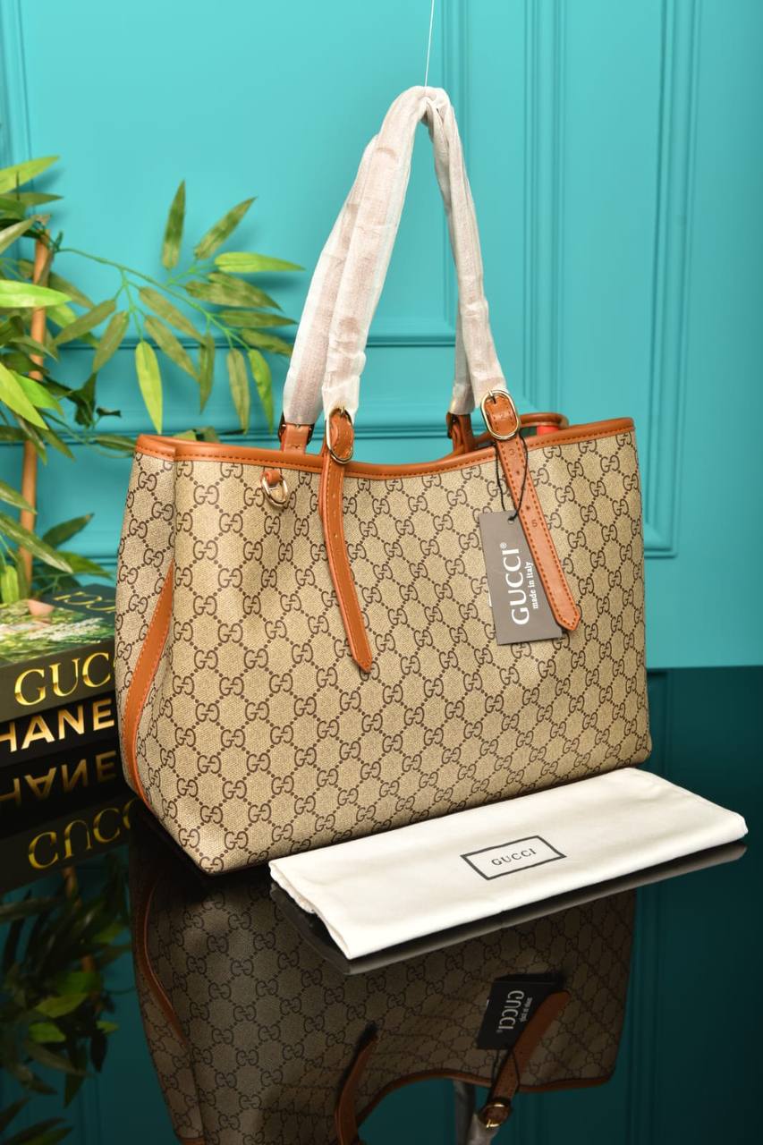 GG Emblem Medium Tote Bag