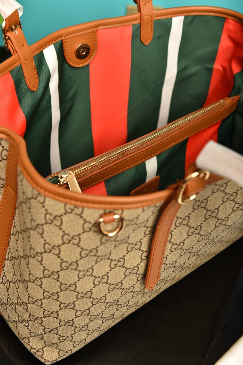 GG Emblem Medium Tote Bag