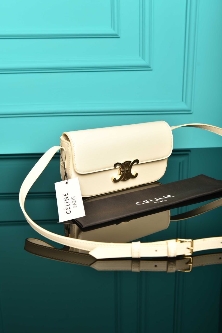 Triomphe Shoulder Bag In Shiny