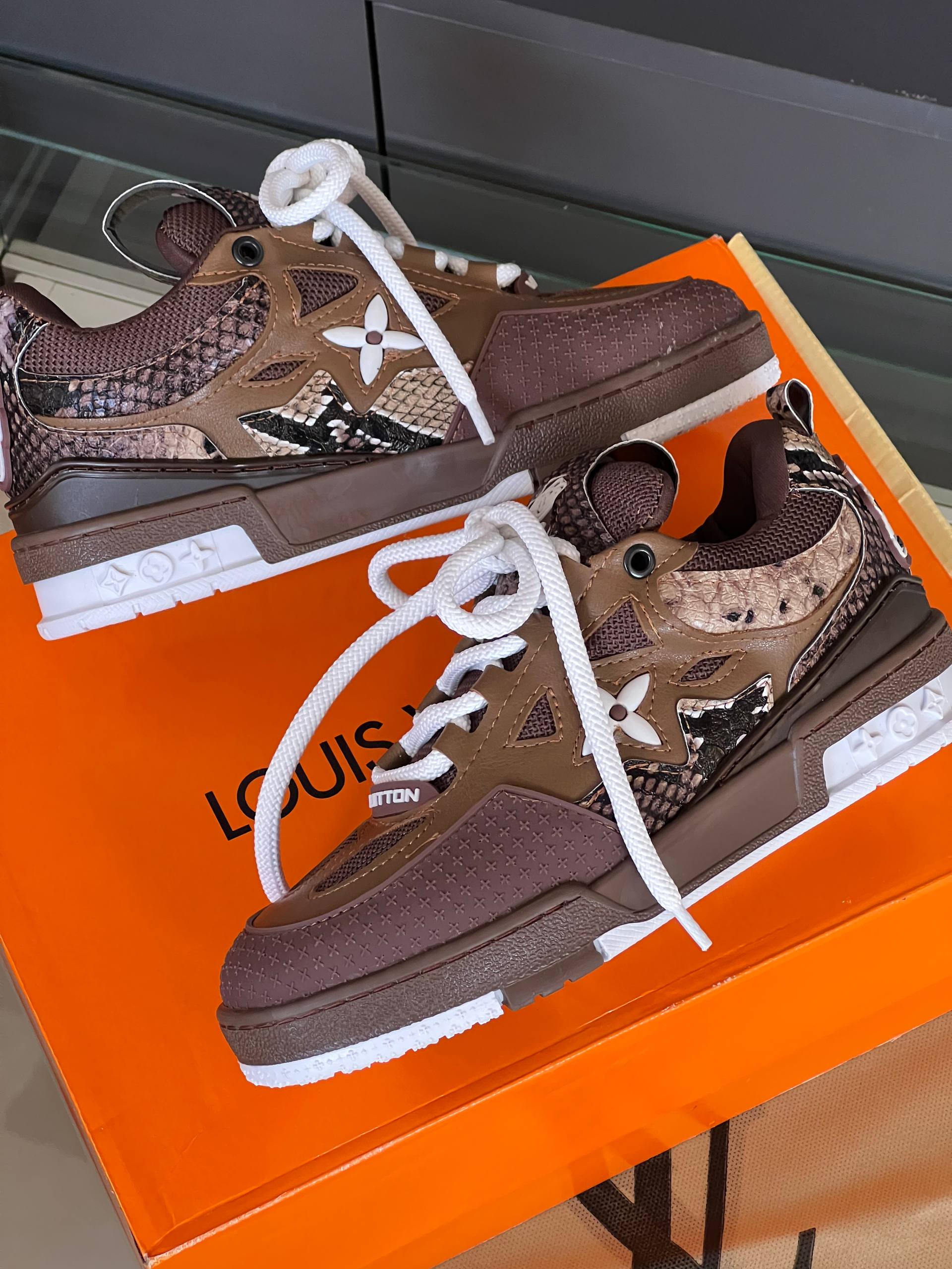 New Season L.v. Sneakers