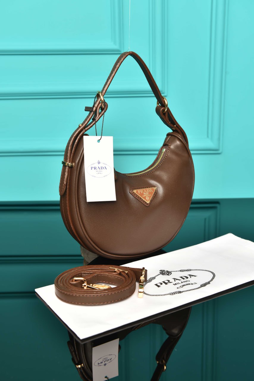 Arque Small Leather Shoulder Bag