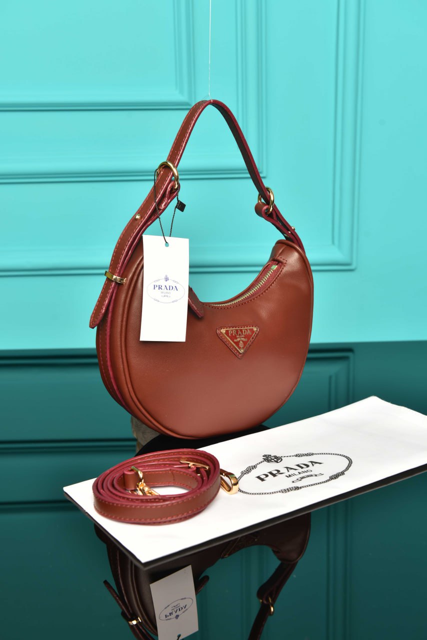 Arque Small Leather Shoulder Bag