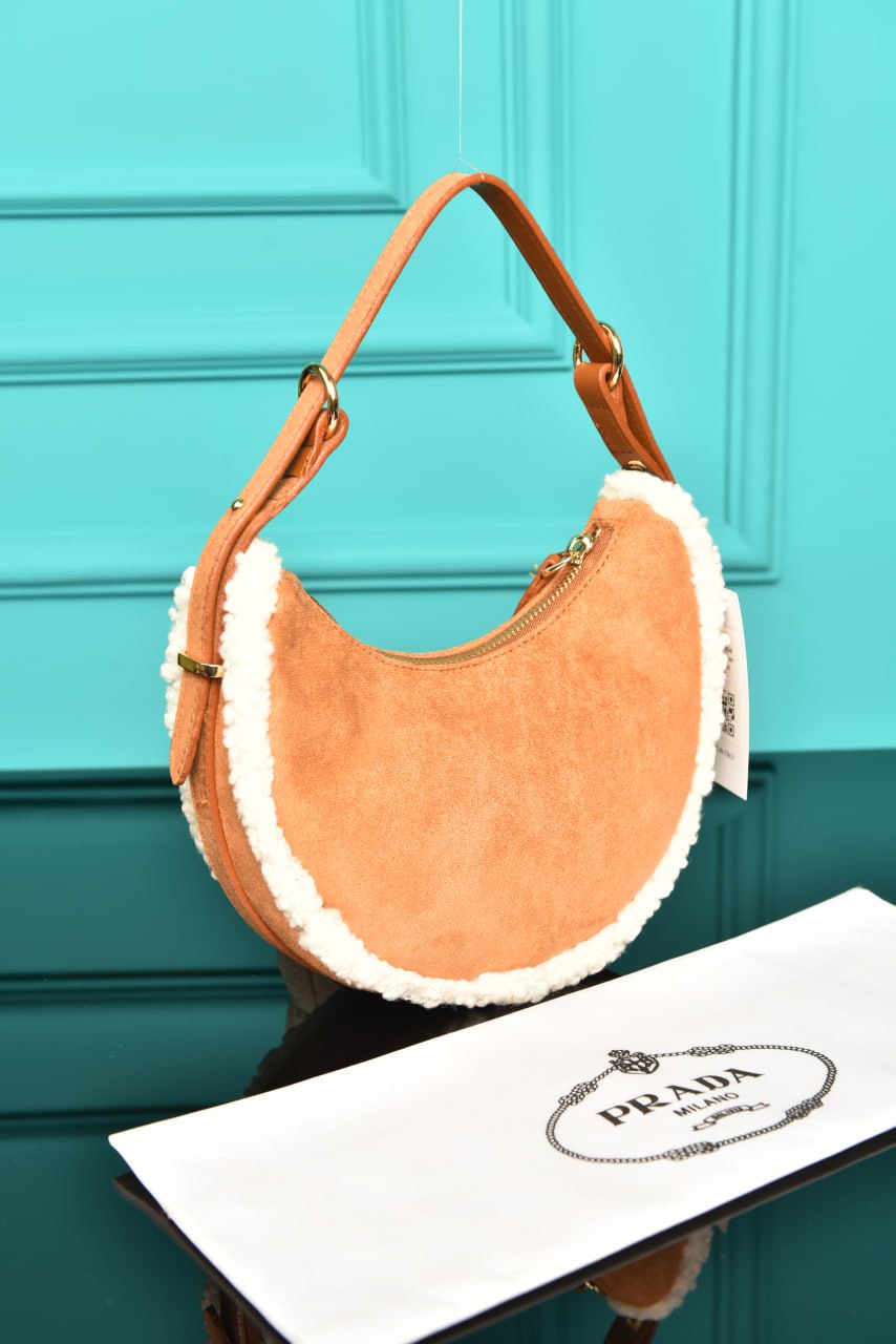 Arque Small Leather Shoulder Bag
